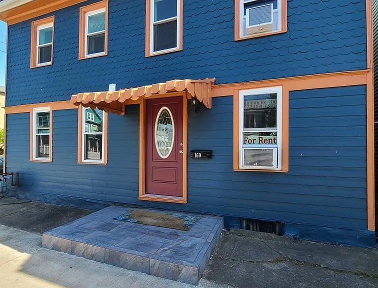160 Bloom St — Photo 1