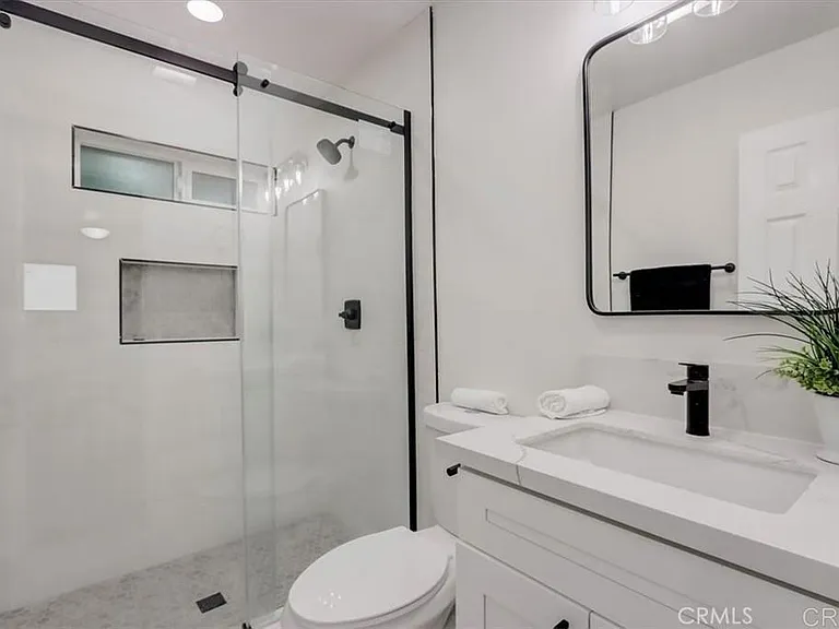 2705 Dennis Ln — Photo 7