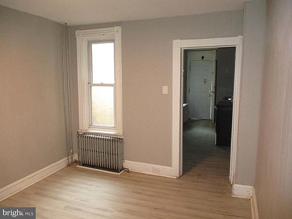 4th image of 423 N 2nd St