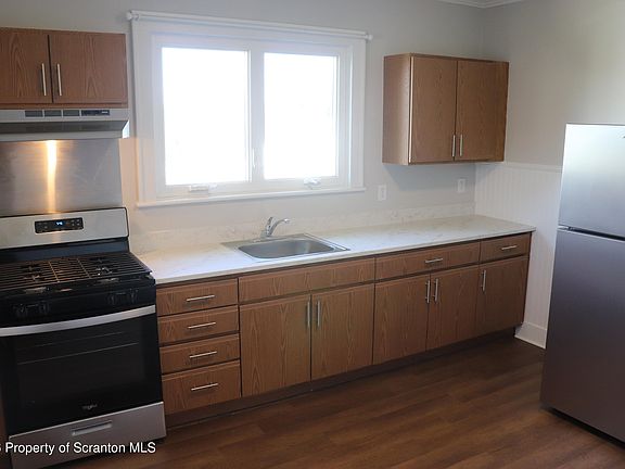 4th image of 1261 Bennett St