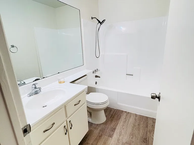 814 E Windsor Rd #208 — Photo 11
