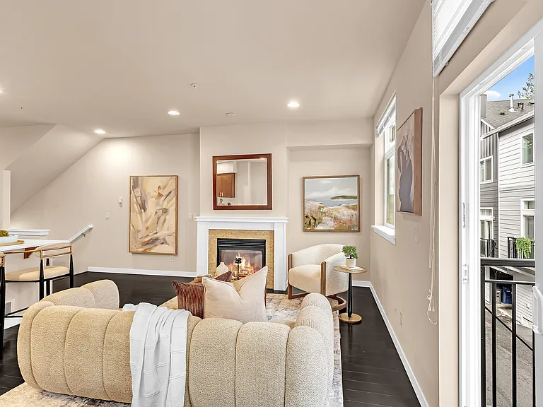 2129 NW Talus Dr — Photo 2