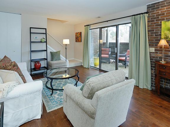 3822 Greenleaf Circle-103