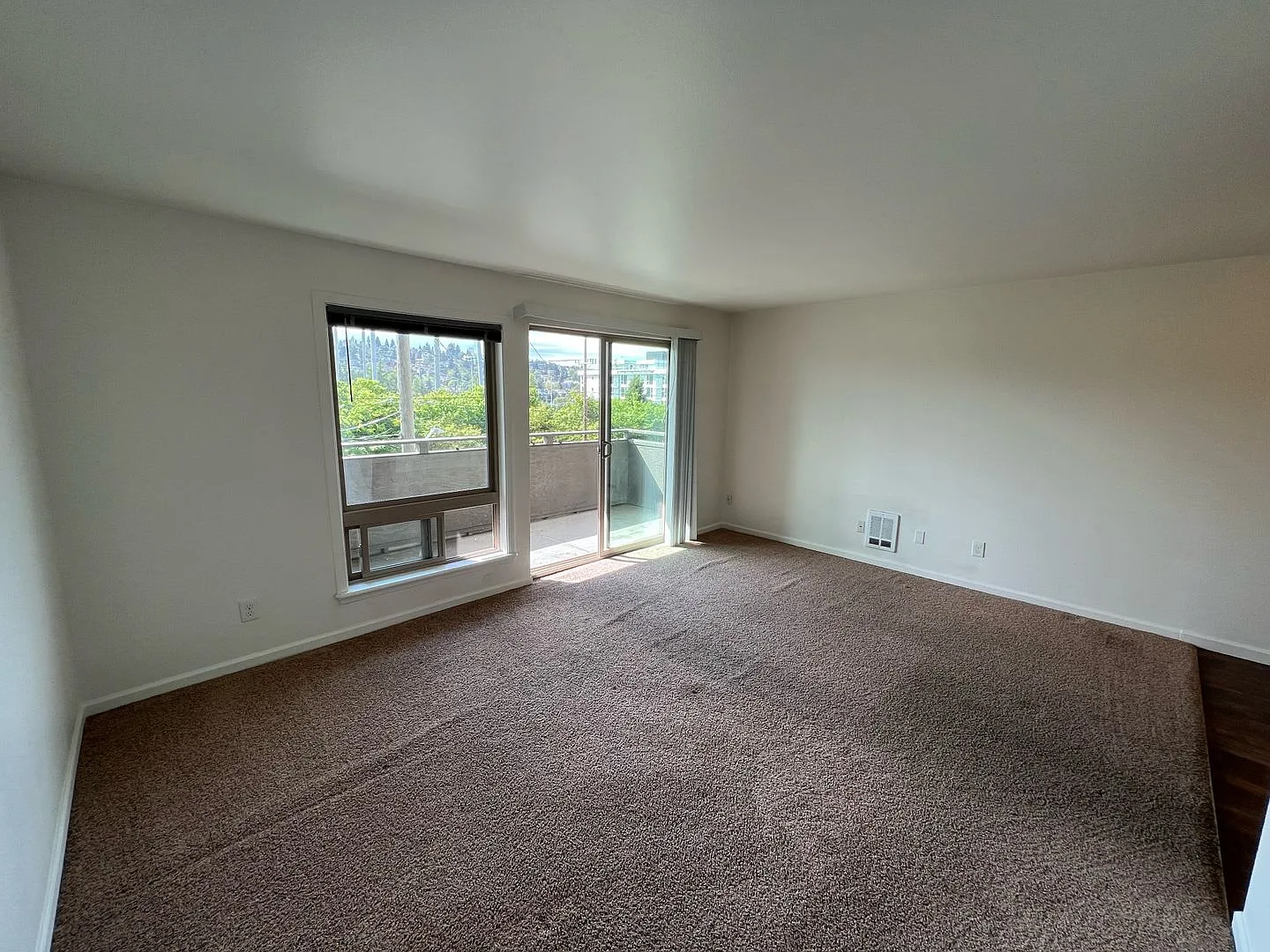Alexandra Apartments — Photo 2