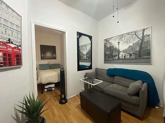 2nd image of 232 E 77th St #2