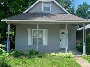 920 N High St, Sugar Creek, MO 64054