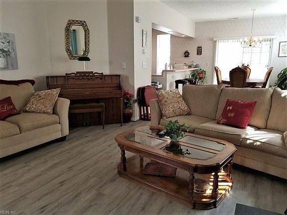 Lots of Space, Open Floorplan, Great Window Spc  too.