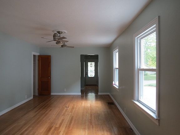 3rd image of 2305 N Maplewood Ave
