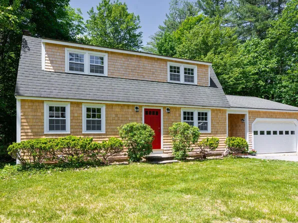 22 Beaver Brook Circle, Amherst, NH 03031