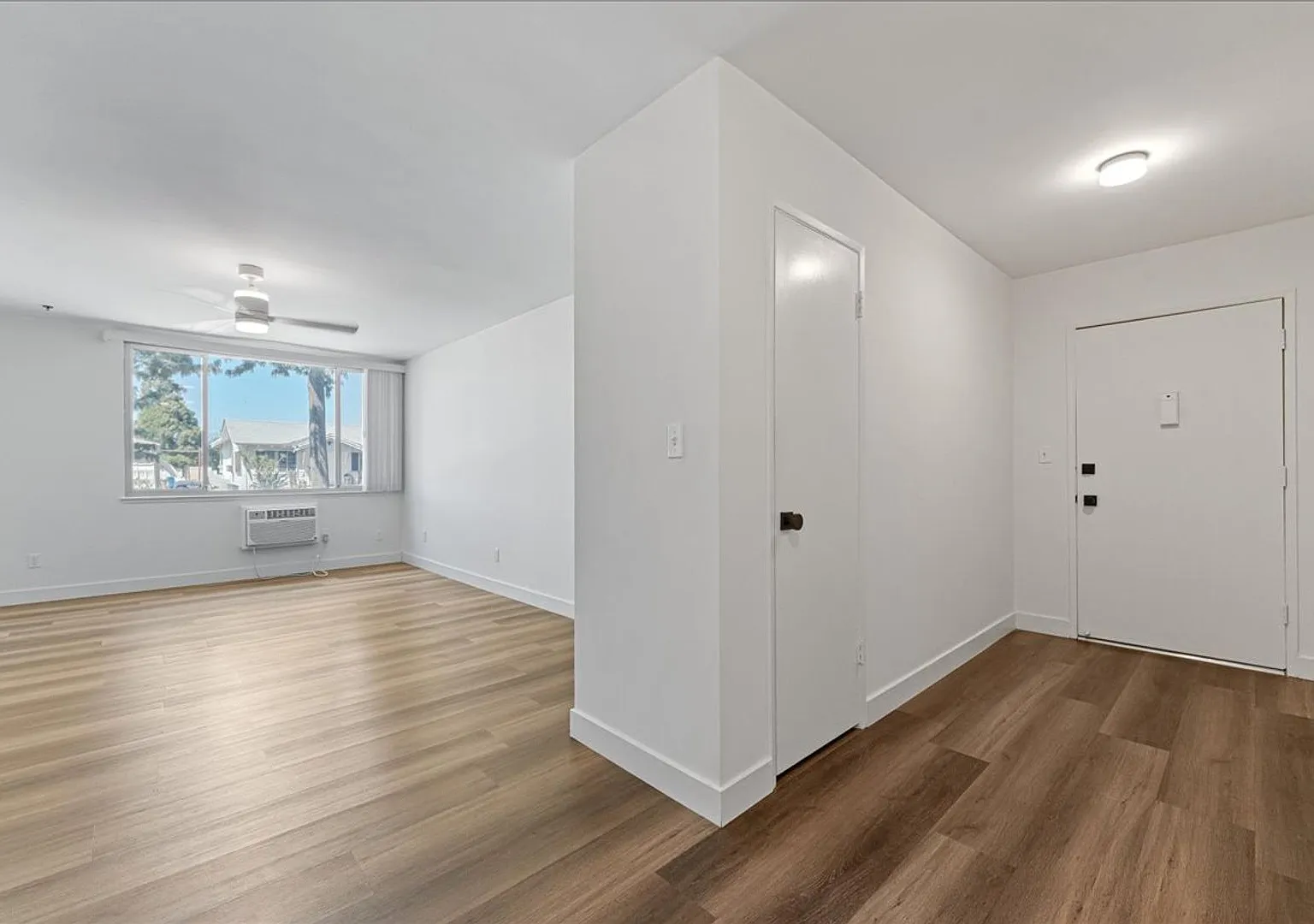 2736 Pomeroy Ave — Photo 1