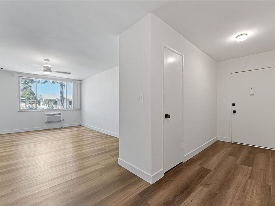 1st image of 2736 Pomeroy Ave APT 209