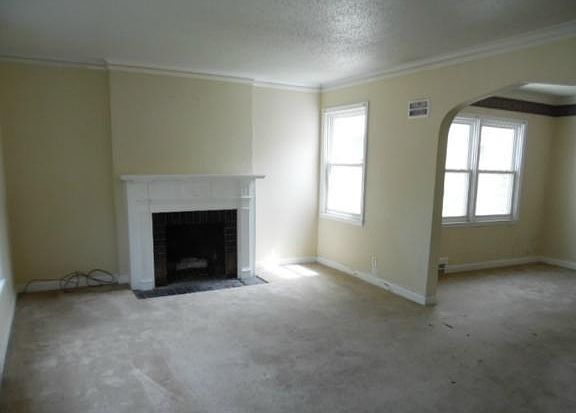 5th image of 1811 E 75th Ter