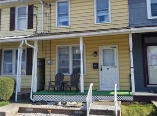 20 W Smith St, Topton, PA 19562