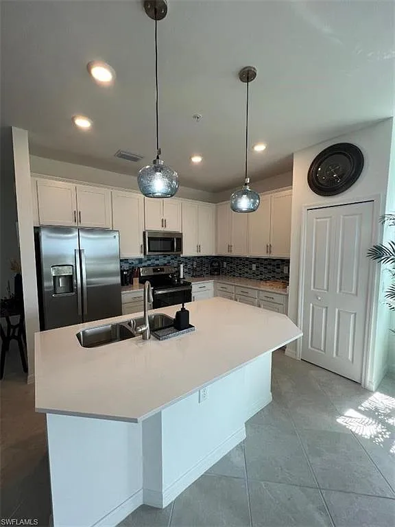 3 bed, 2.0 bath, 1301 sqft, $5,695 — Photo 3