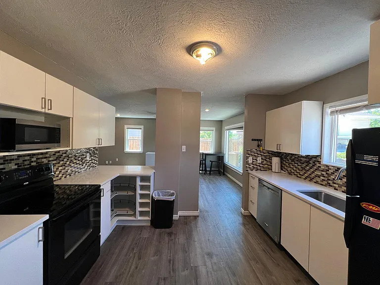 530 N 800 W — Photo 2