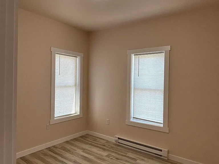 940 Reagan St — Photo 11