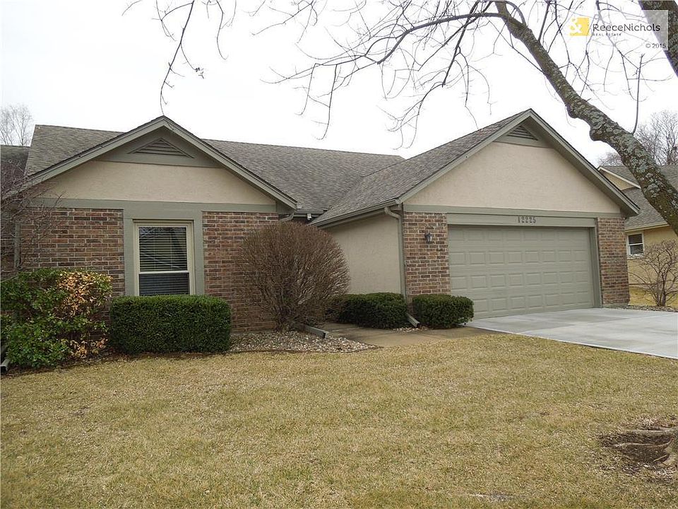 Wonderful all main level living with newer HVAC is a huge plus along with the newer windows, sprinkler system and more!