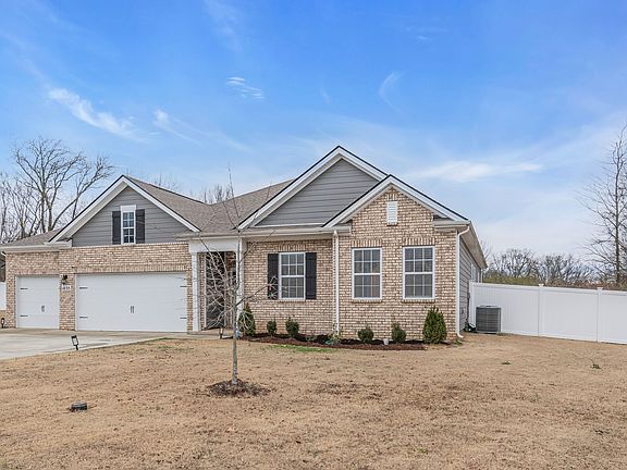 3rd image of 1035 Altavista Ln