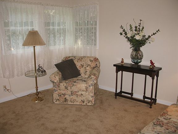3rd image of 10 Hillcrest Dr