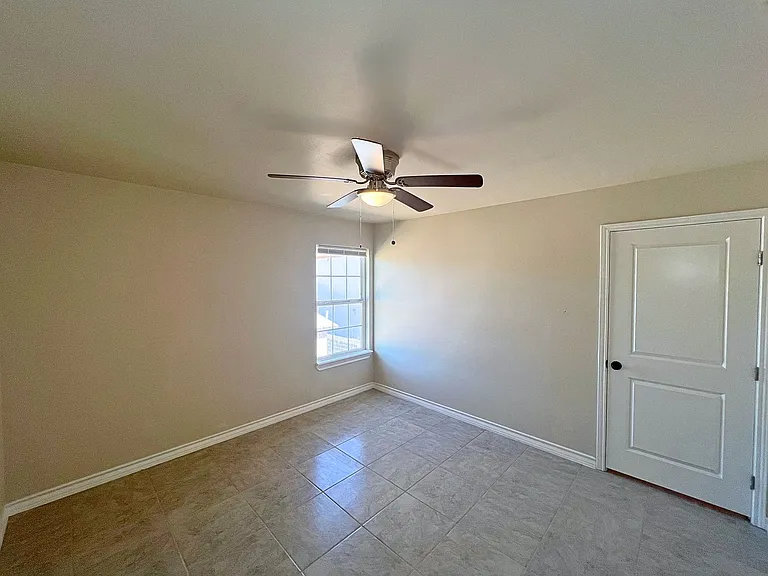 2904 E Lyon St — Photo 29
