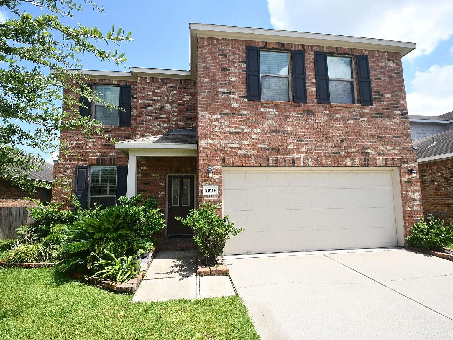 4 bed, 2.5 bath, 2565 sqft, $2,500 — Photo 2