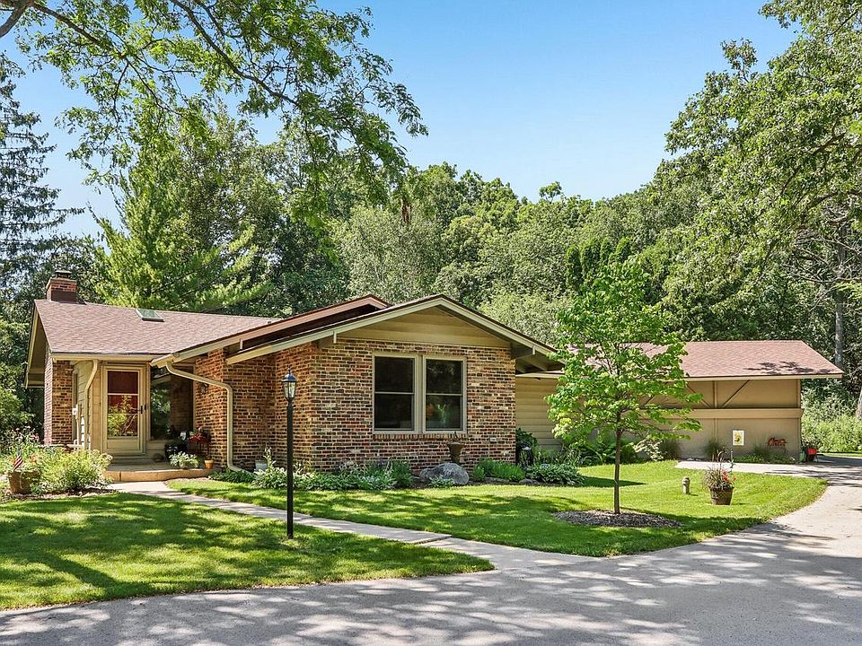 1st image of 632 Mount Snowdon ROAD