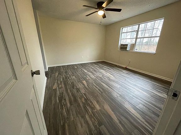 3rd image of 130 Cool Meadows Dr