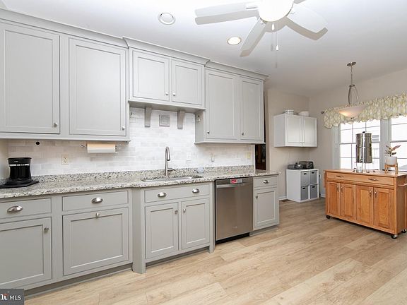 3rd image of 3 Tara Ln