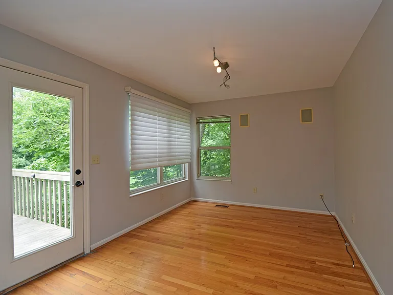6490 Glenarbor Dr — Photo 9