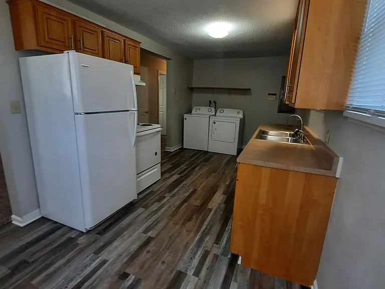 644 Holcomb Ave — Photo 4