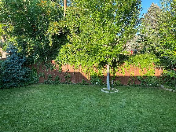 5th image of 1568 Krameria St