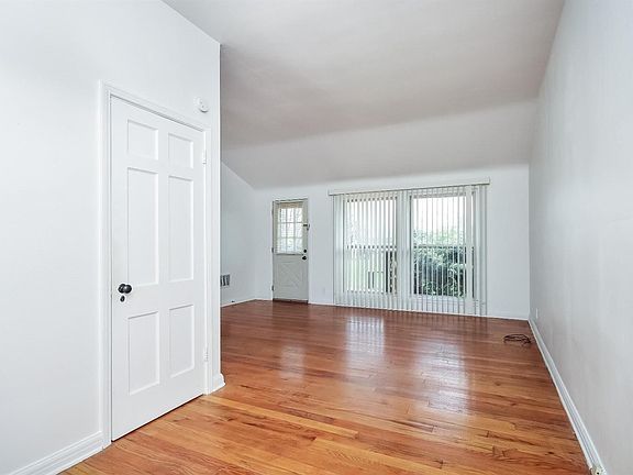 3rd image of 3416 Edgewood Dr