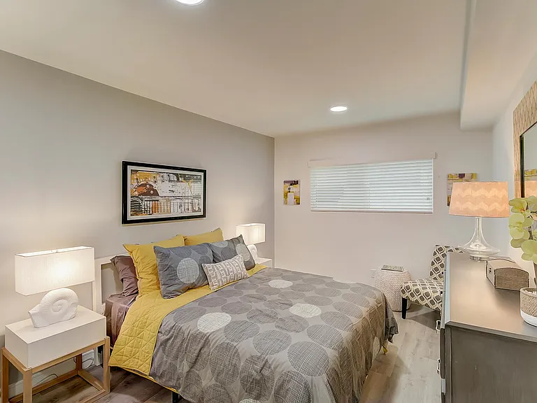 The Kingsley Diplomat Apartments — Photo 9