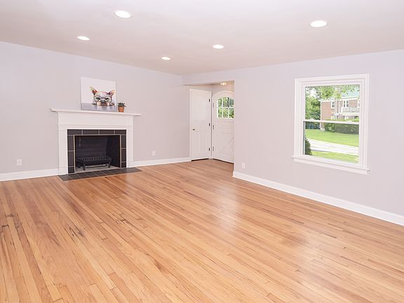 2nd image of 1623 S Dixon Cir