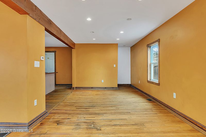 5th image of 9 Murdock Avenue