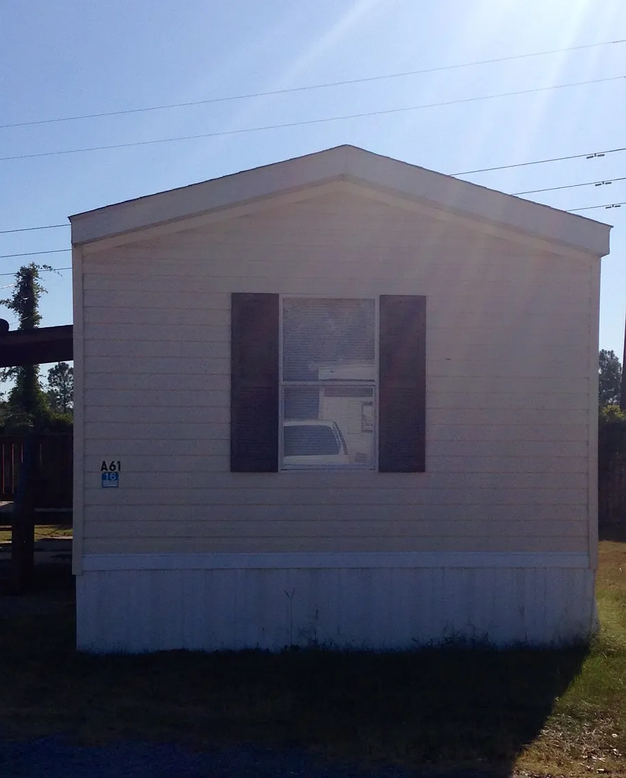 3 bed, 980 sqft, $895 — Photo 1