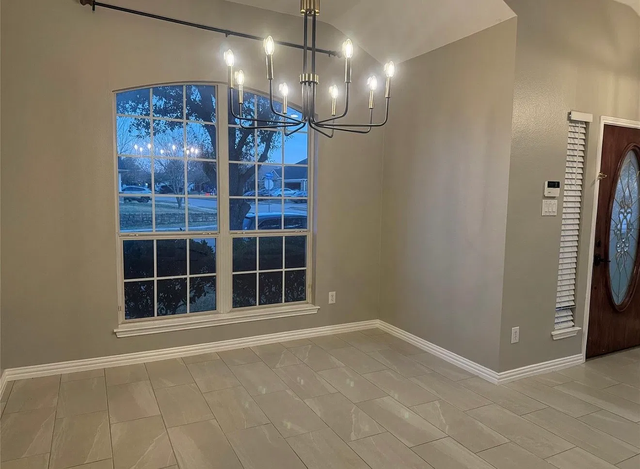 4 bed, 2137 sqft, $2,600 — Photo 4