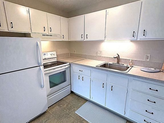 5th image of 5330 SE Lafayette St APT 2