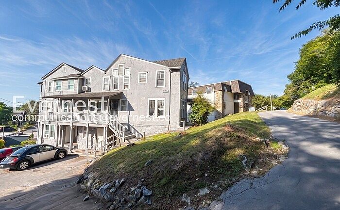 1st image of 32 Woodlawn Dr #2