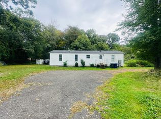 8 Flanders Rd, Groton, CT 06355