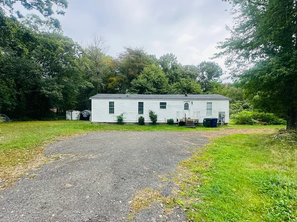 8 Flanders Rd, Groton, CT 06355
