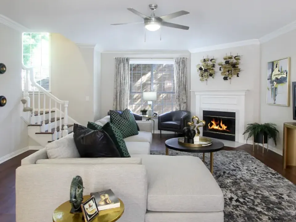 2121 Augusta Dr