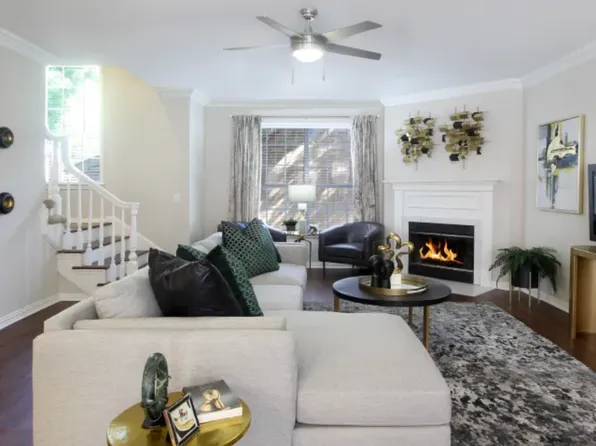 2121 Augusta Dr, Houston, TX 77057