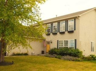 1331 E Fox Chase Dr, Round Lake Beach, IL 60073