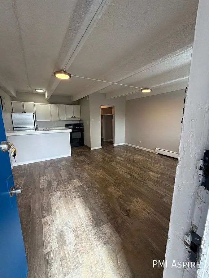 1 bed, 1.0 bath, 700 sqft, $800 — Photo 1