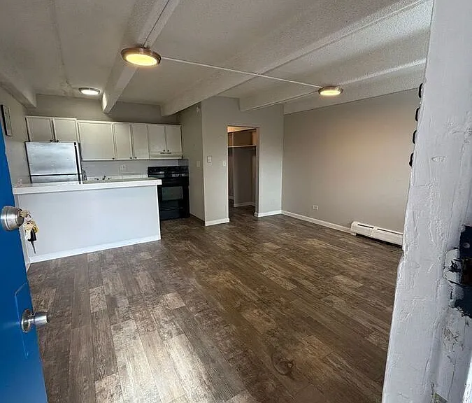 1960 Dallas St #208 — Photo 1