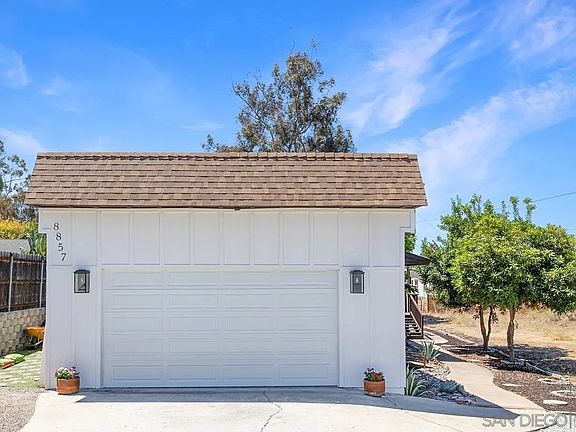 3rd image of 8857 Echo Dr