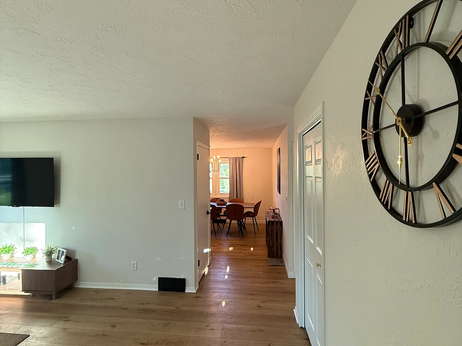 3 bed, 1232 sqft, $2,200 — Photo 4