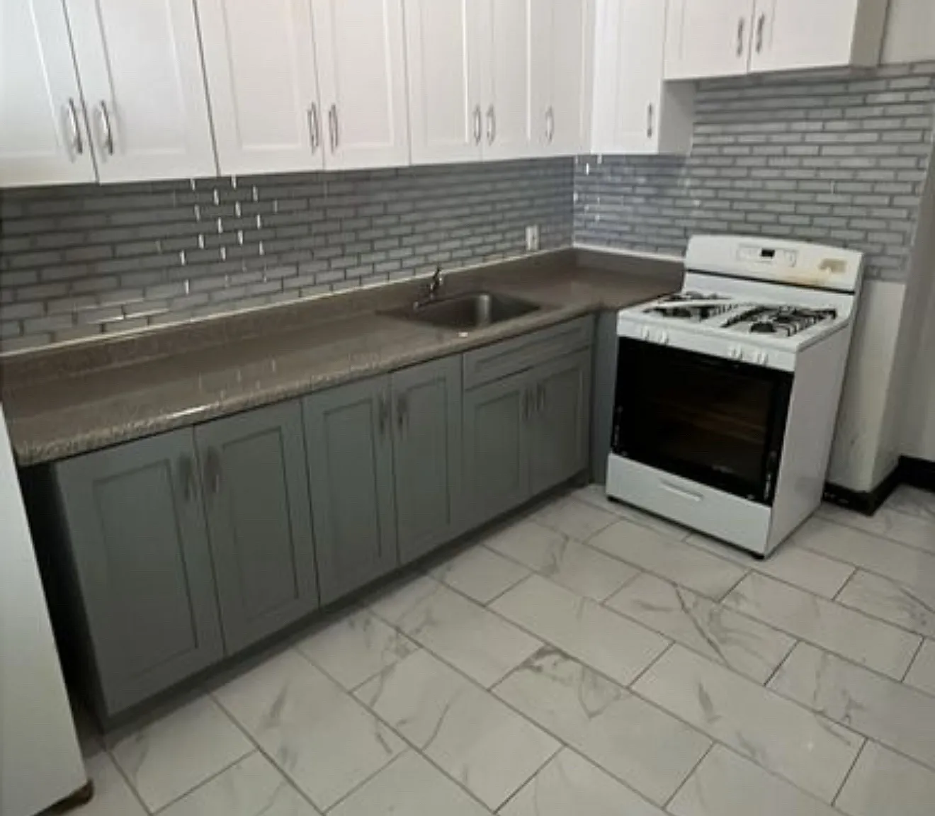 3 bed, $2,400 — Photo 1