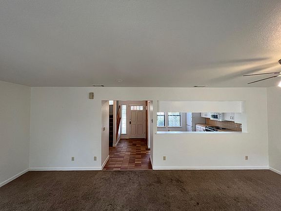 4th image of 977 E Foxhill Dr